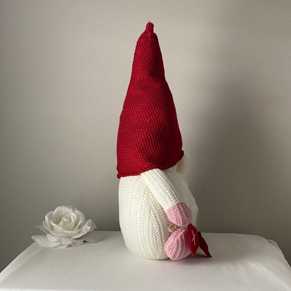 Adorable Happy Valentine's Day Hearts & Kisses XOXO Love Banner Gnome - Picture 4 of 6